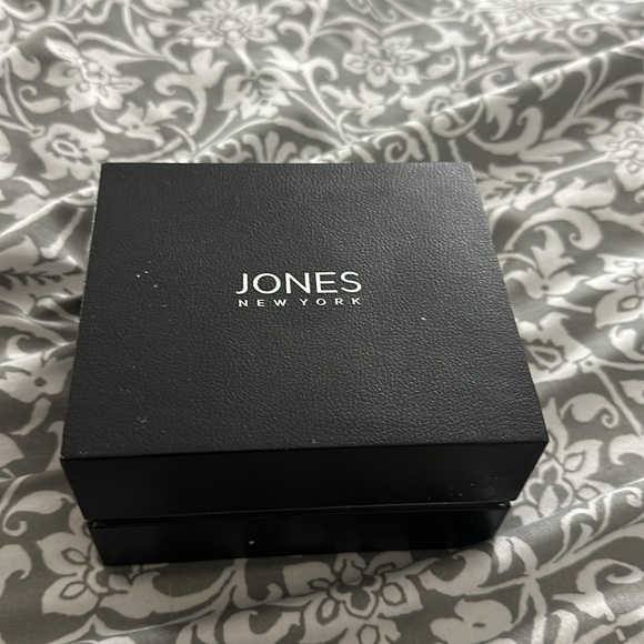 His & Her watch set from Jones Nyc Macy’s. - Picture 4 of 5